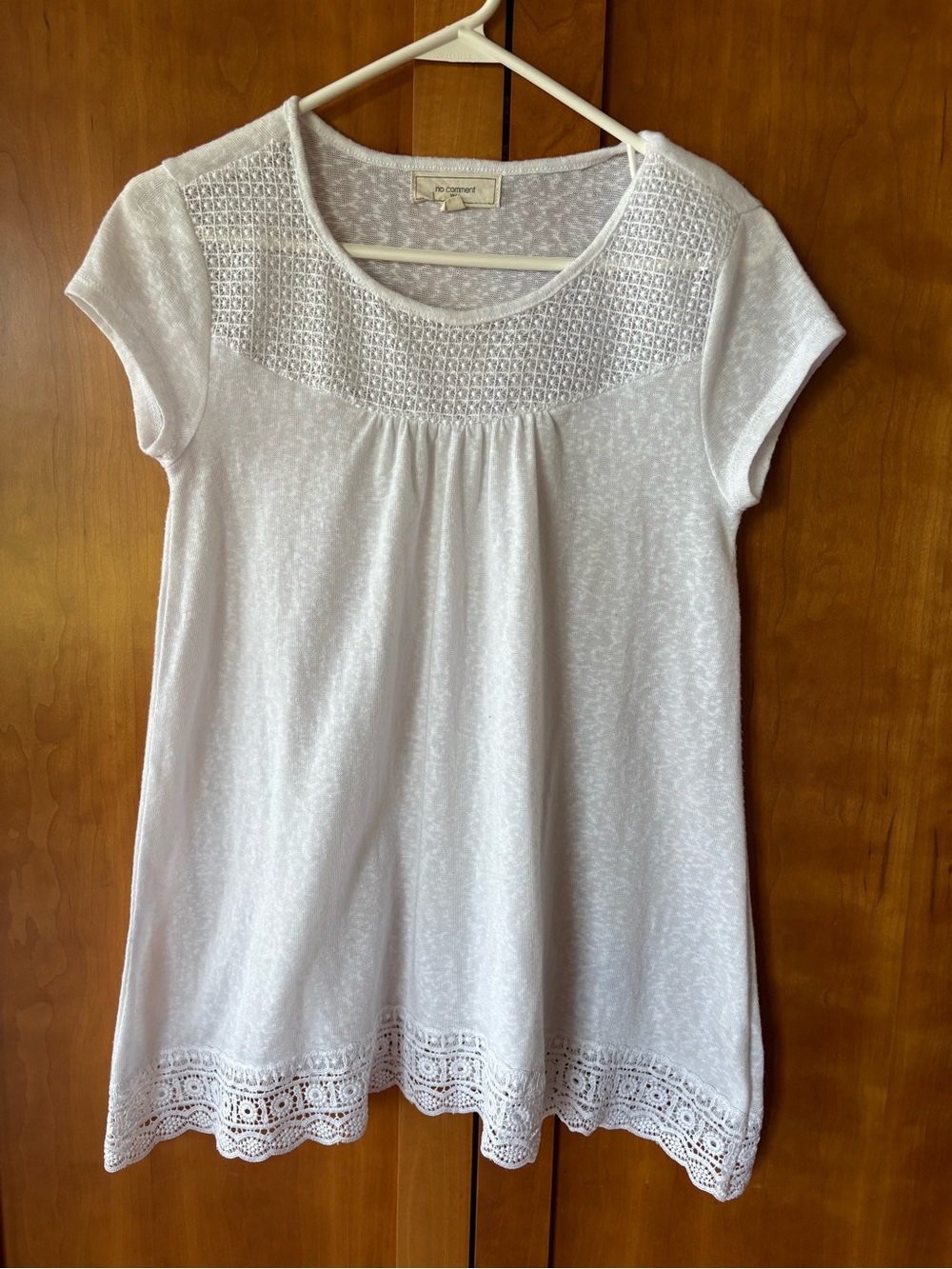 Beautiful Like New White Crochet Yoke Short Sleeve Tunic